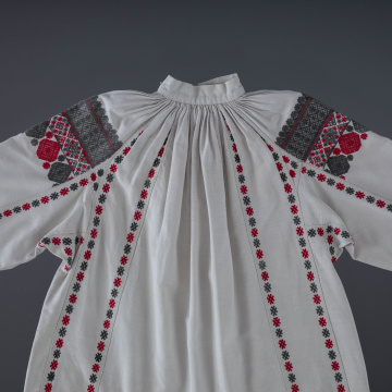 Women's embroidered shirt