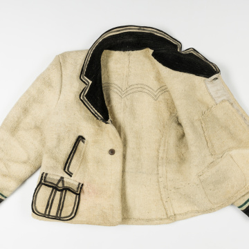 Vuiosh (short jacket) made of white cloth