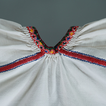 Children's embroidered shirt