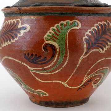 Makitra (bowl) with a lid