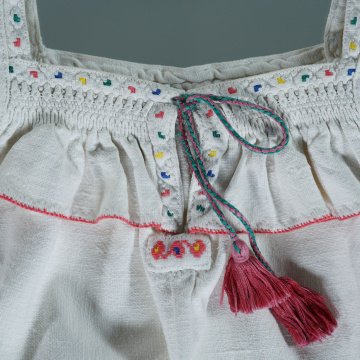 Children's embroidered shirt