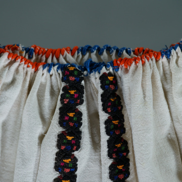Women's embroidered shirt