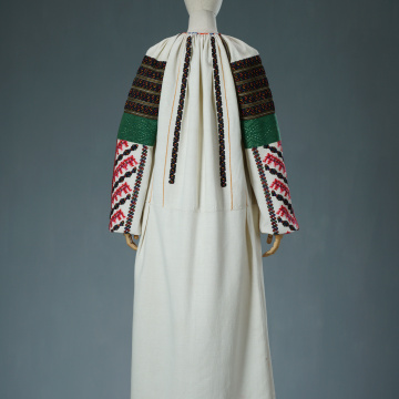 Women's embroidered shirt