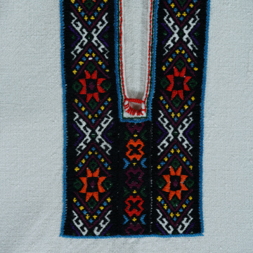 Children's embroidered shirt