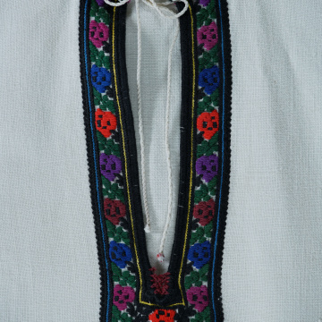 Children's embroidered shirt