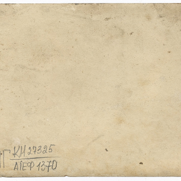 Погрудне весільне фото двох дівчат у народному вбранні 